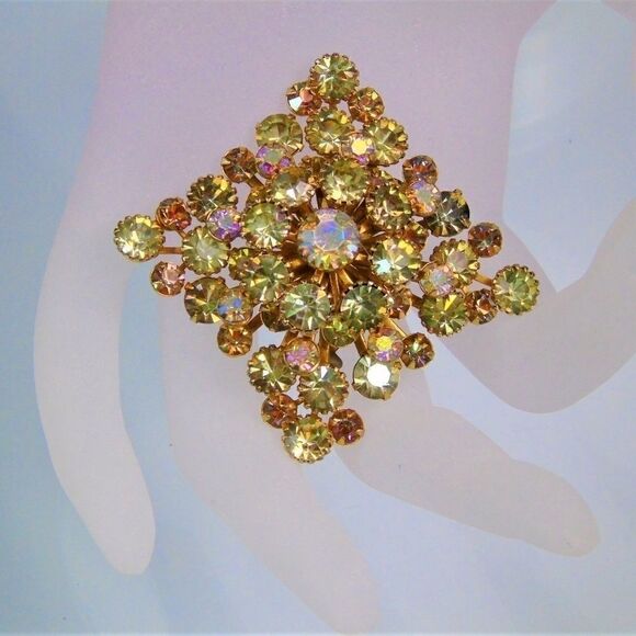 Mid Century Starburst Aurora Borealis Brooch - Picture 1 of 7